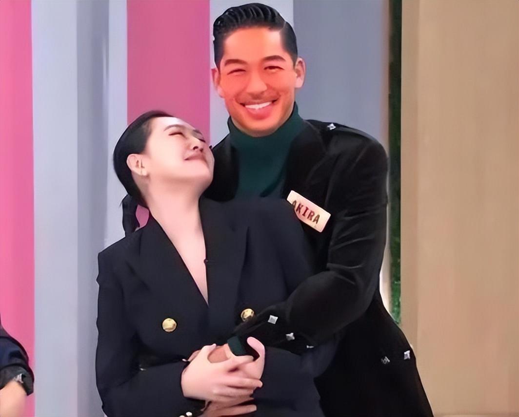 林志玲携丈夫黑泽良平外出聚餐,形象邋遢,网友大呼认不出