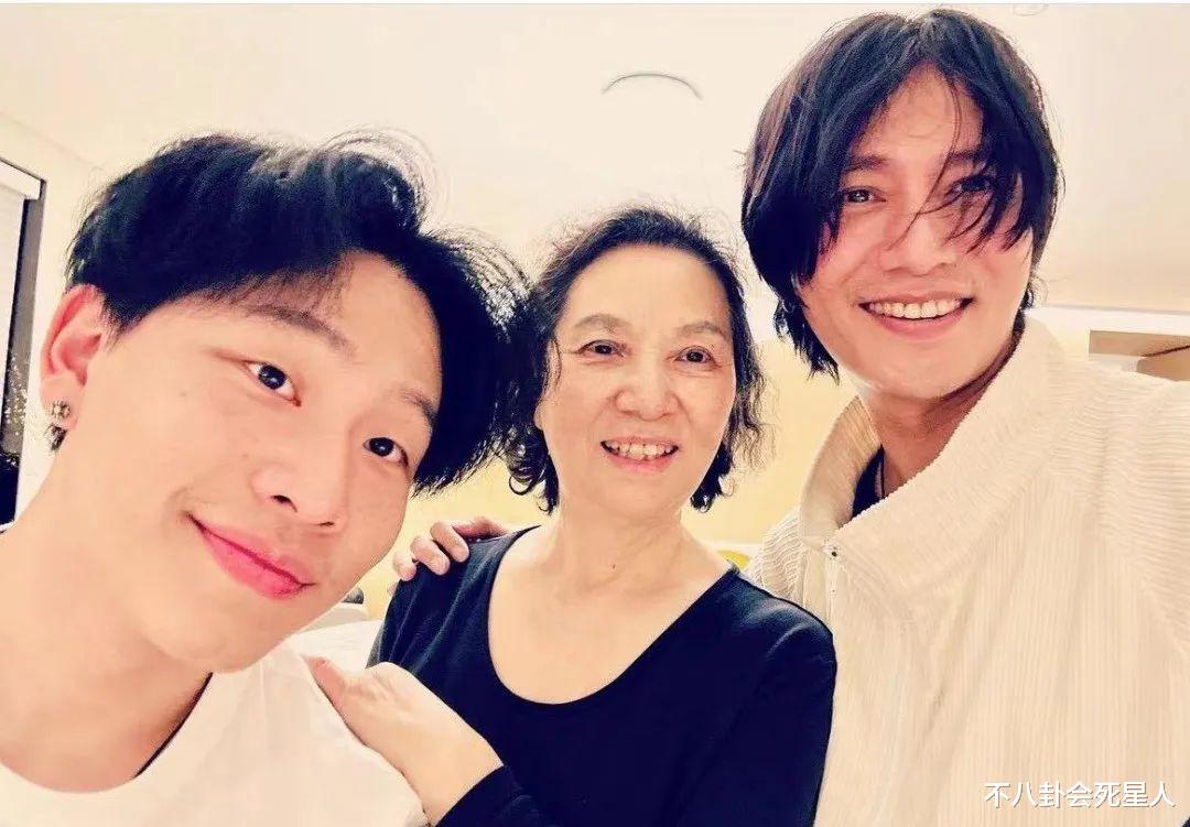 5位被送去国外的星二代,读名校住豪宅,父母个个在国内身家亿万