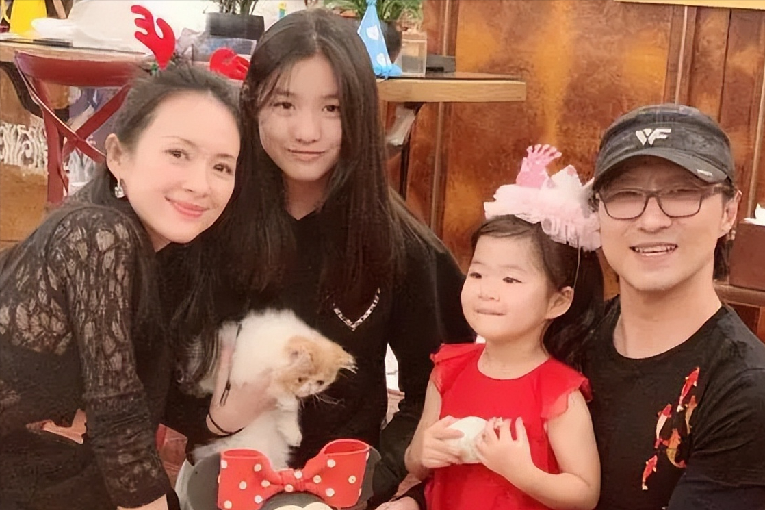 两张全家福,将朱丹与章子怡截然相反的婚姻状态,体现得淋漓尽致