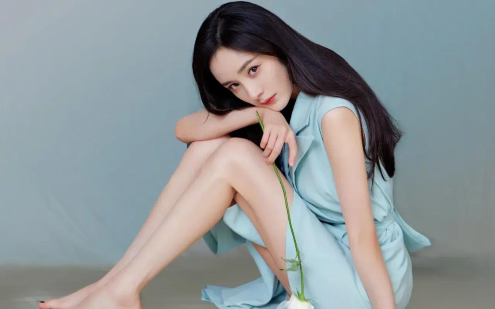 春晚|杨幂现身春晚第三次联排!身材惹火显年轻,与辛芷蕾比美各有千秋