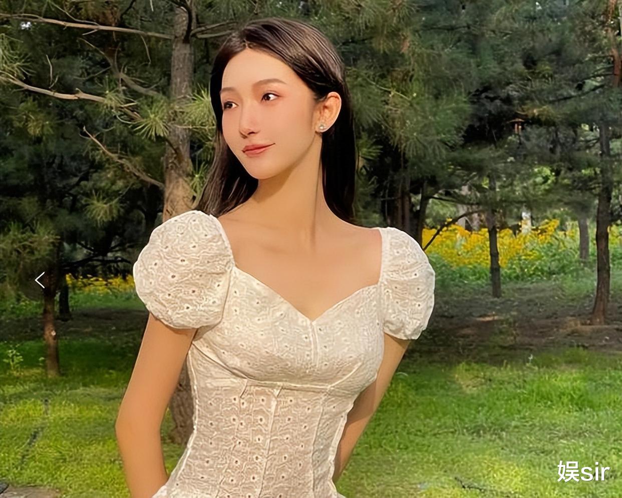 都美竹|都美竹时装周生图曝光,跟精修图相比判若两人,网友:我都不敢看