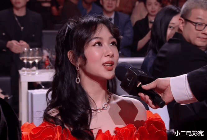 迪丽热巴|迪丽热巴活动红毯造型好辣，杨紫面如寒石，赵丽颖美艳绝伦