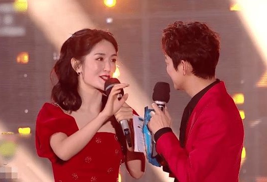 湖南卫视2024年度春晚官宣：何炅等7人坐镇，多位一线明星到场！