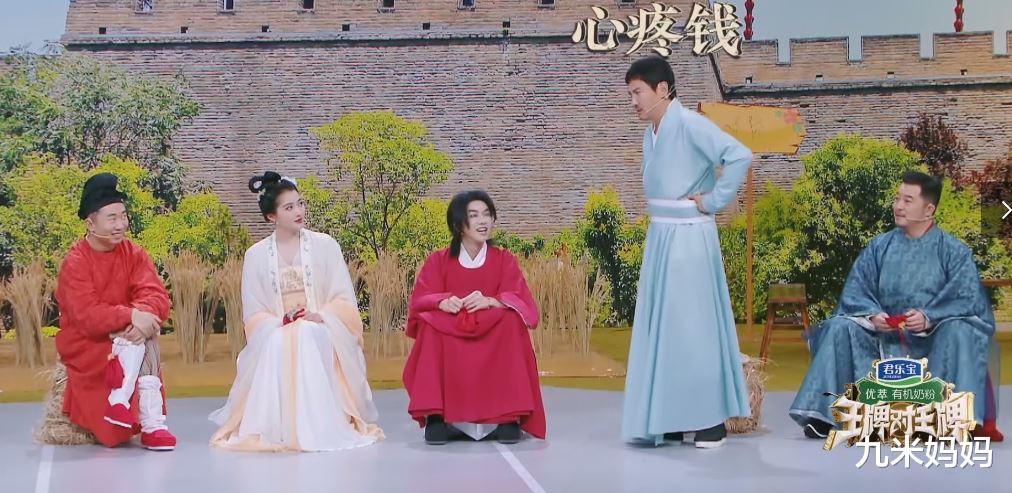 刘涛淋水时的一个动作引起网友热议，网友：请放下明星包袱