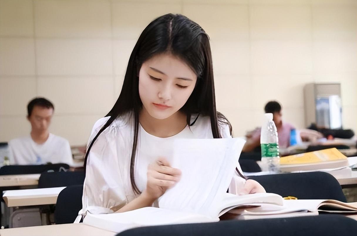 体制内岗位年年招聘,超9成大学生却考不上,内部人揭开“猫腻”