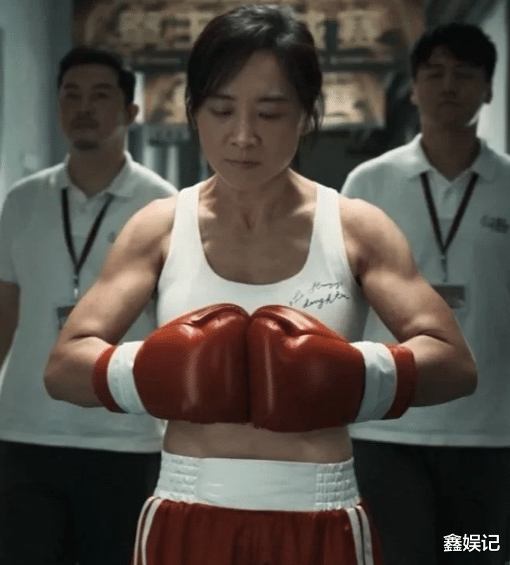 贾玲首度公开“瘦100斤”海报,此前流出照片曾被质疑“AI换脸”