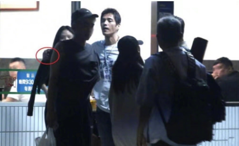 蓝正龙方回应新恋情后,王大陆和美女约会,疑似有了新伴侣