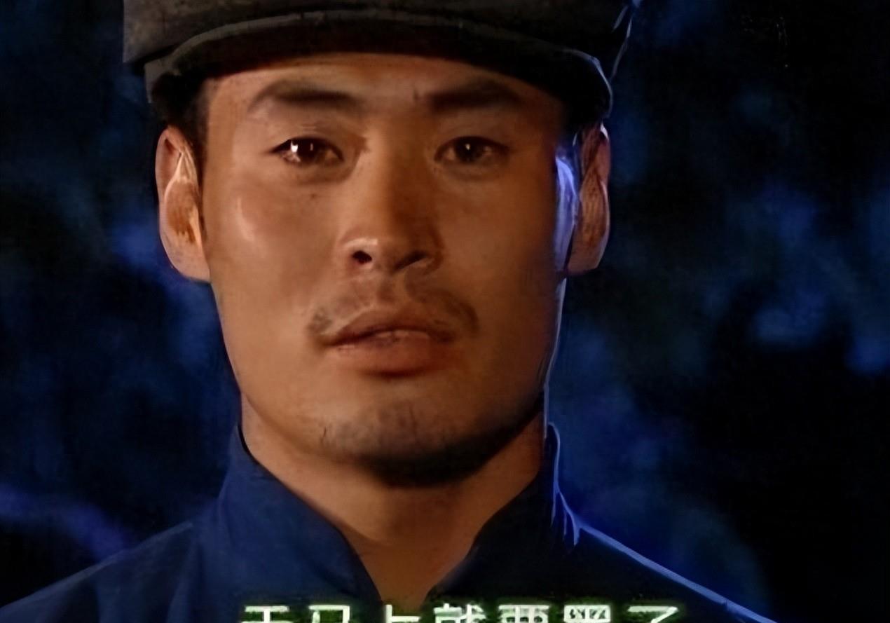 难怪网友调侃,无脑台词,离谱穿帮,真是让人尬的能抠出“三室一厅”