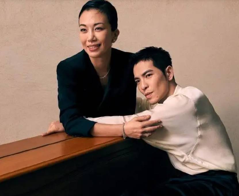 萧敬腾夫妻七夕拍大片,两人同框被嘲像母子,女方态度强势不生子