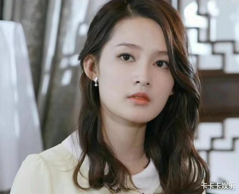 资源多也没用？人前人后两幅面孔，这5位女星红不起来是有原因的