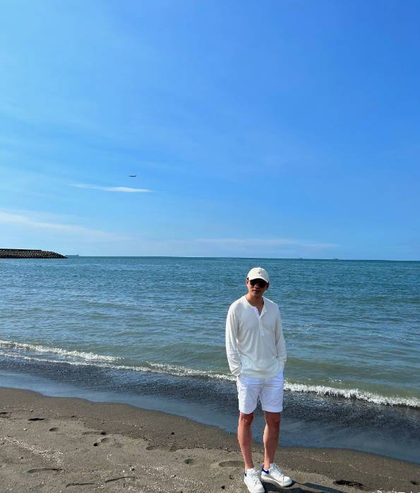 大S疑与汪小菲和解！男方称感觉像一场梦，晒度假照激动紧搂女儿