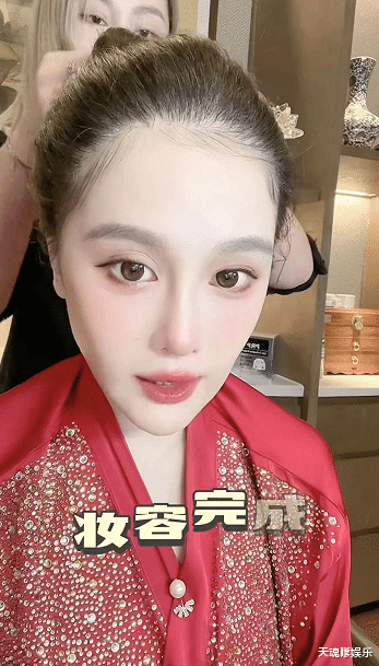 赵本山|赵本山爱妻背40万爱马仕会亲家,女婿卑微忙伺候,球球穿喜袍变胖