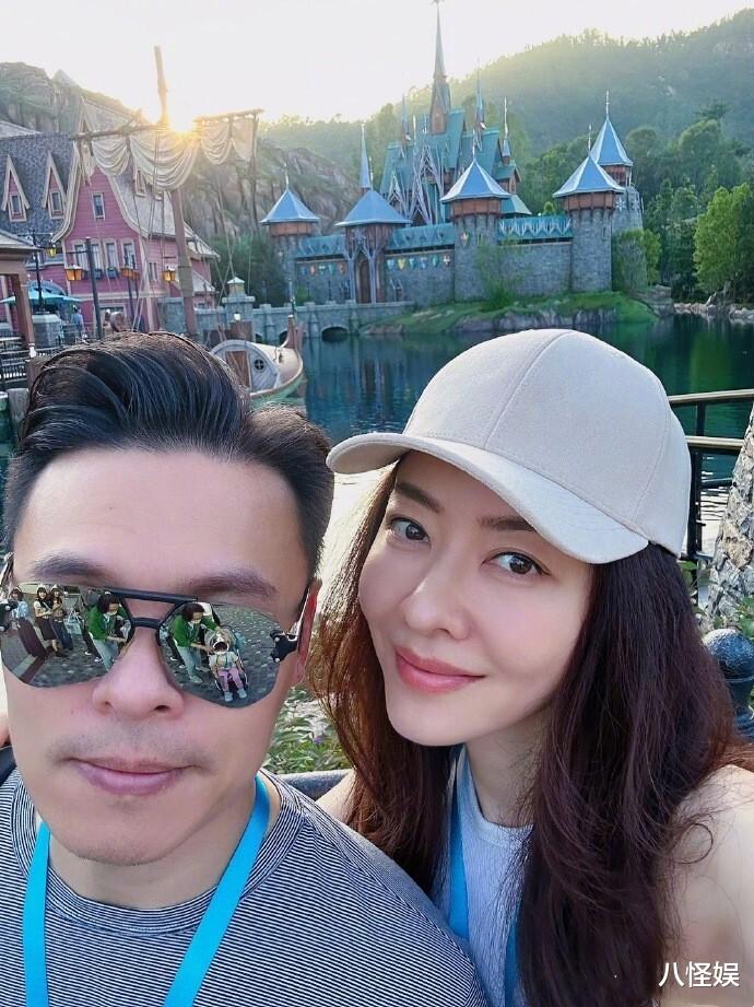 熊黛林全家出游,意外曝光真实身材,俩女儿颜值差异大不像双胞胎