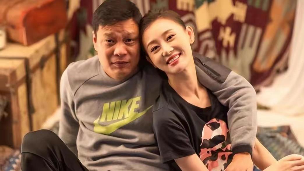 范志毅晒上海千万豪宅！内景曝光很凌乱，与6岁女儿被错认是爷孙