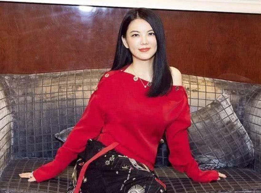 据传李湘身家已达五千亿?女儿保费直接十亿,不要太离谱!