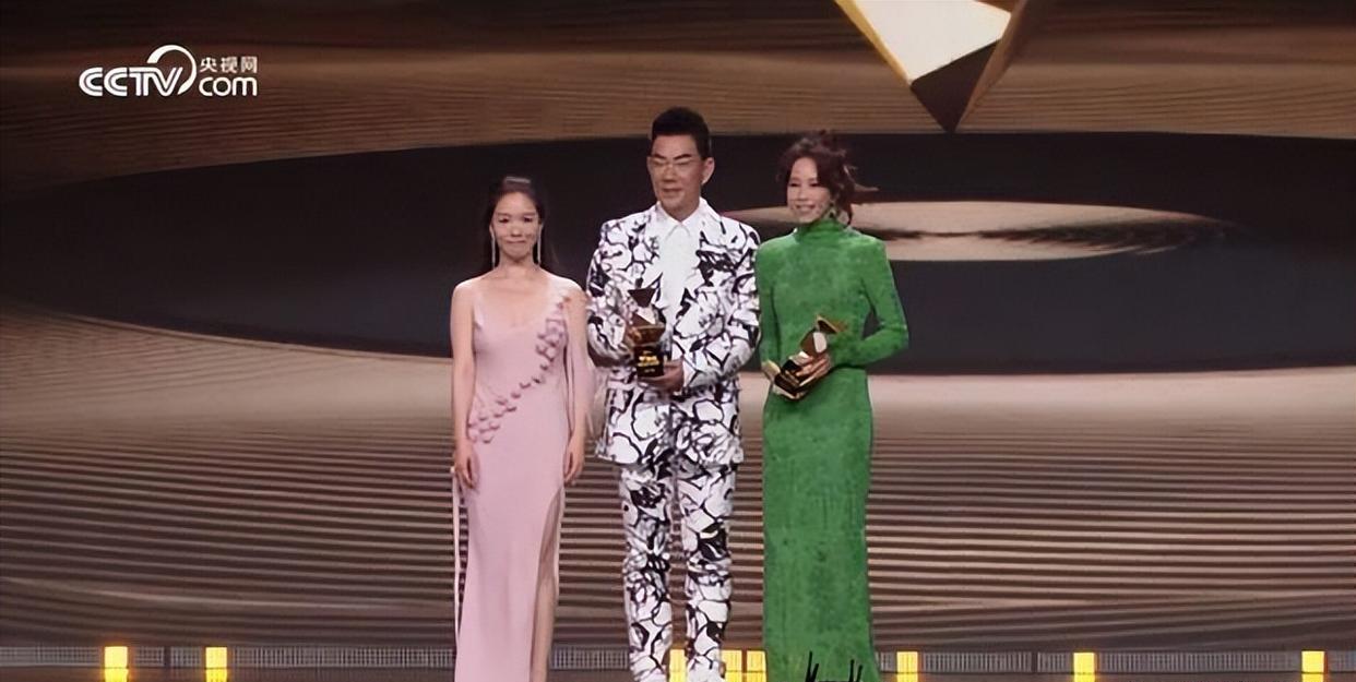 久违的音乐晚会，周笔畅又乱穿，谢娜跳脱放飞，周深深情有魅力