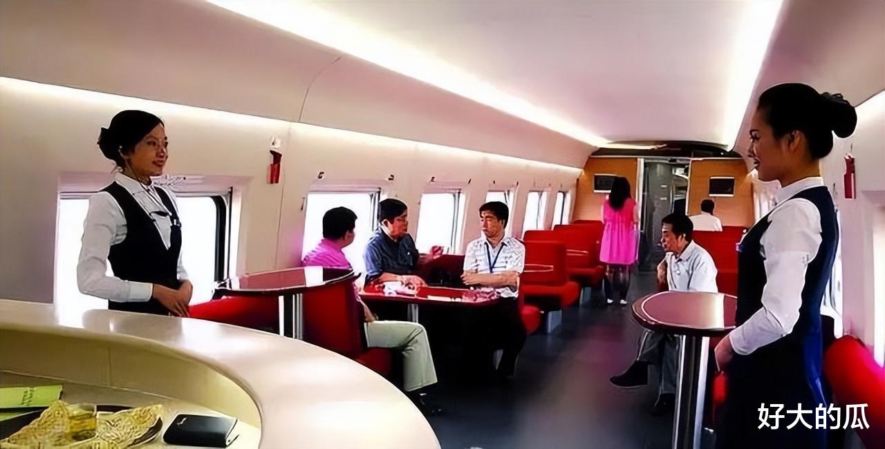 |中国大妈又要火了!高铁上焖一锅米饭,直接干掉“贵族盒饭”!