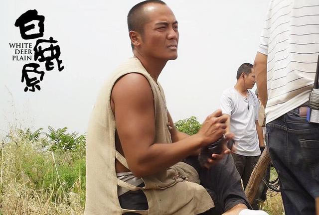 他是张嘉译的亲表弟,被表哥用11部戏带红,如今登上央视走红放大