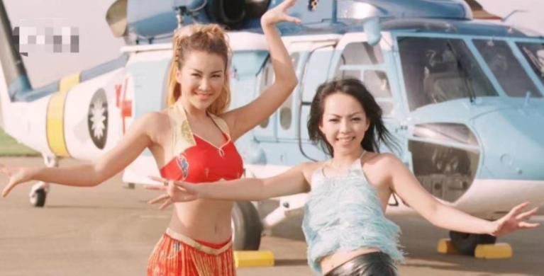 张惠妹暴瘦60斤泪洒演唱会,唱李玟成名曲,双腿细如麻杆引担忧