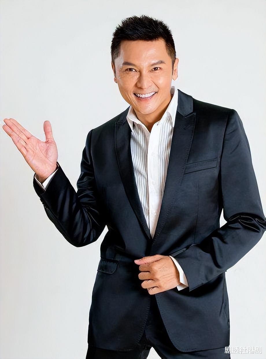 爱妻号！港知名男星复式洋房内貌曝光，多年打拼成果全交老婆保管