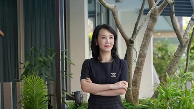 我法学本硕，曾投简历200多封石沉大海，如今是国际舞台律政佳人