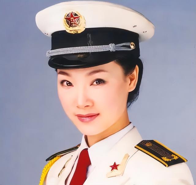 破·局|她被誉为军中花仙子，连续15年上春晚，男友患癌离世，52岁仍单身