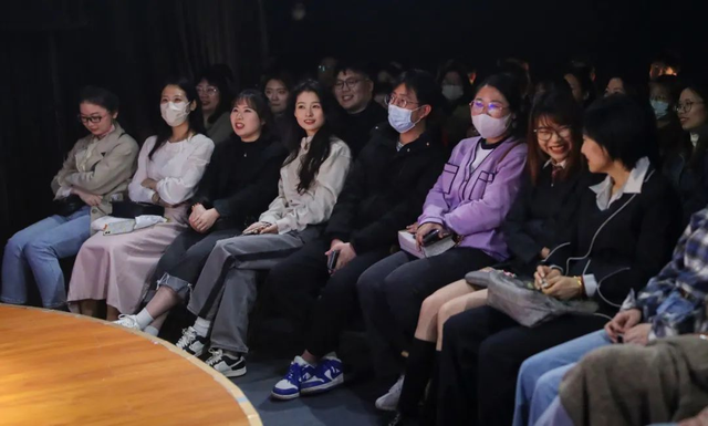 笑果文化|“开饭喜剧”脱口秀剧场光谷开业