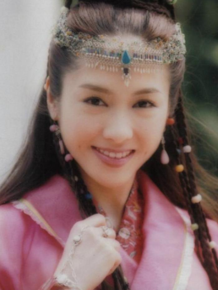 电影|51岁黎姿为母亲庆生,与妈妈相拥母女情深,父亲满头白发年迈沧桑