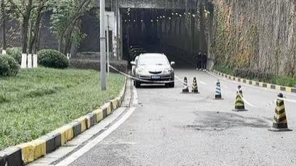 重庆隧道两摩托对撞4人丧生，其中一人是网红