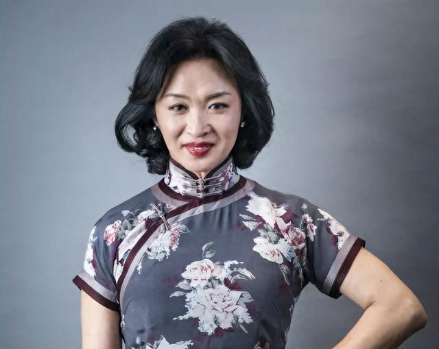 金星的妈妈韩颖：儿子变女儿，扛过了流言蜚语，如今一家其乐融融