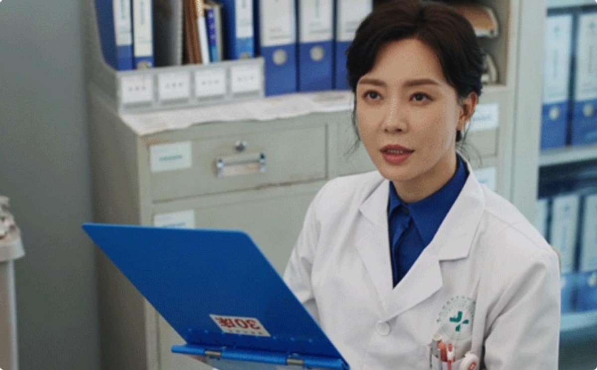 迟重瑞|微笑唇、肿胀苹果肌,《白色城堡》里最大败笔演员,让人看着难受