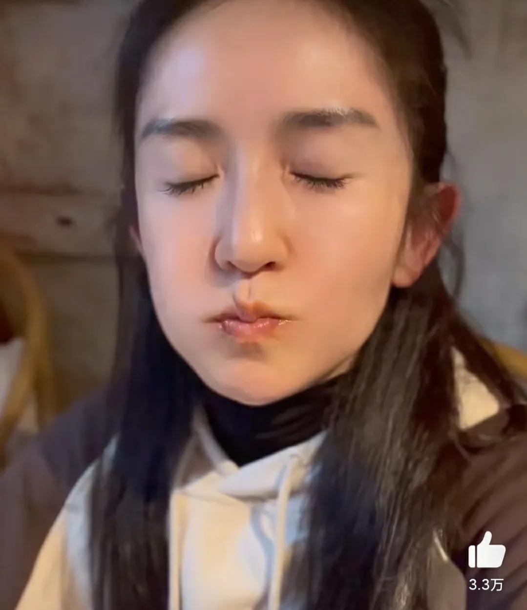 谢娜|谢娜现状可怜!41岁谢娜无工作邀约,在家拍美食视频,还去探店