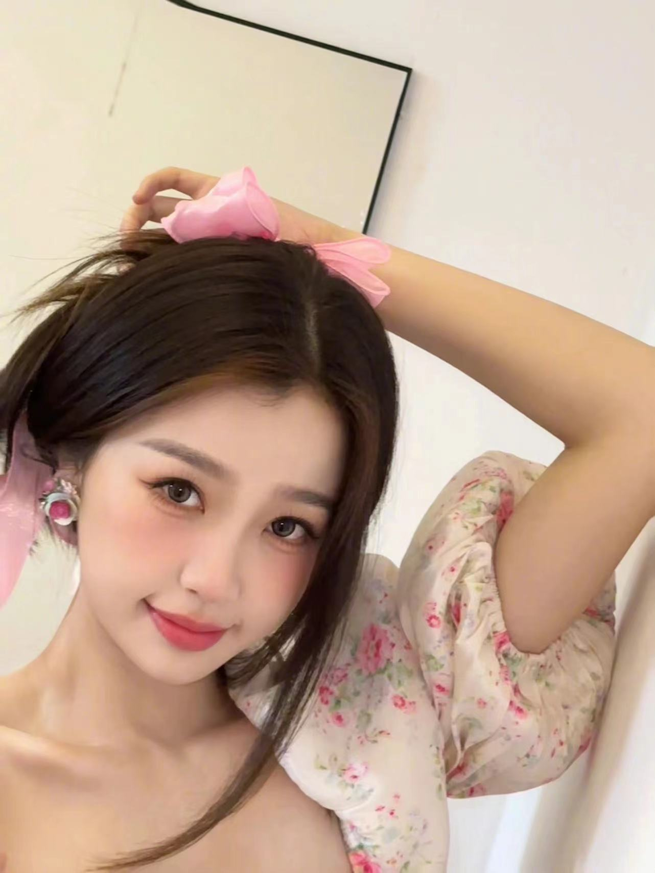 95后|娱记曝某95后清纯女星丑闻，拍一部戏睡一个男主，妈妈都管不住