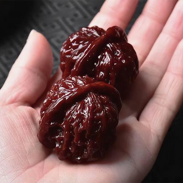 翡翠|“青皮”骗局又回来了，文玩核桃的水越来越浑了，玩家们要擦亮眼