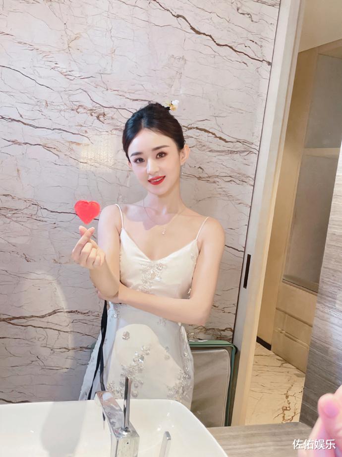 赵丽颖|赵丽颖工作室晒照遭吐槽,再晒美照清纯温柔,五官精致如初恋