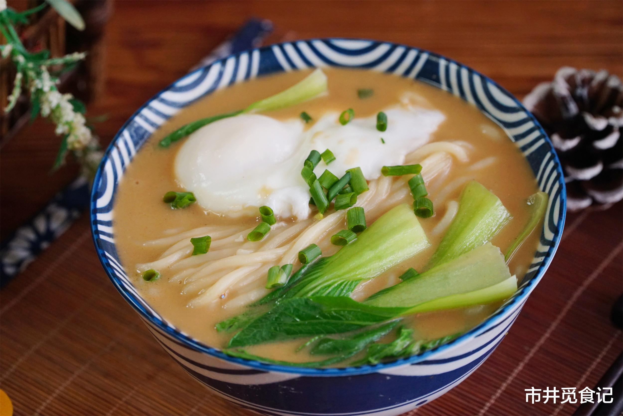 面条|冬天吃家常面条,别忘了多加2样料,发汗去寒,吃上一碗全身暖和