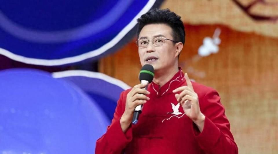 消失的7位央视主持人,鞠萍老态龙钟,而王小丫生病发福无人识别