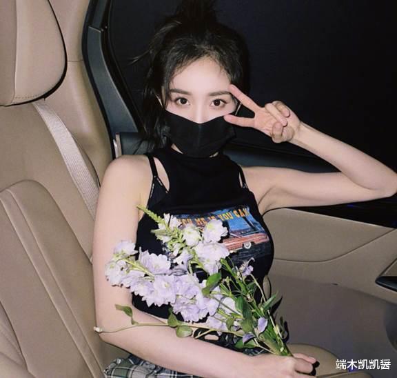 刘丹曝小糯米抑郁症后，杨幂发9图问经典问题，评论区网友一边倒