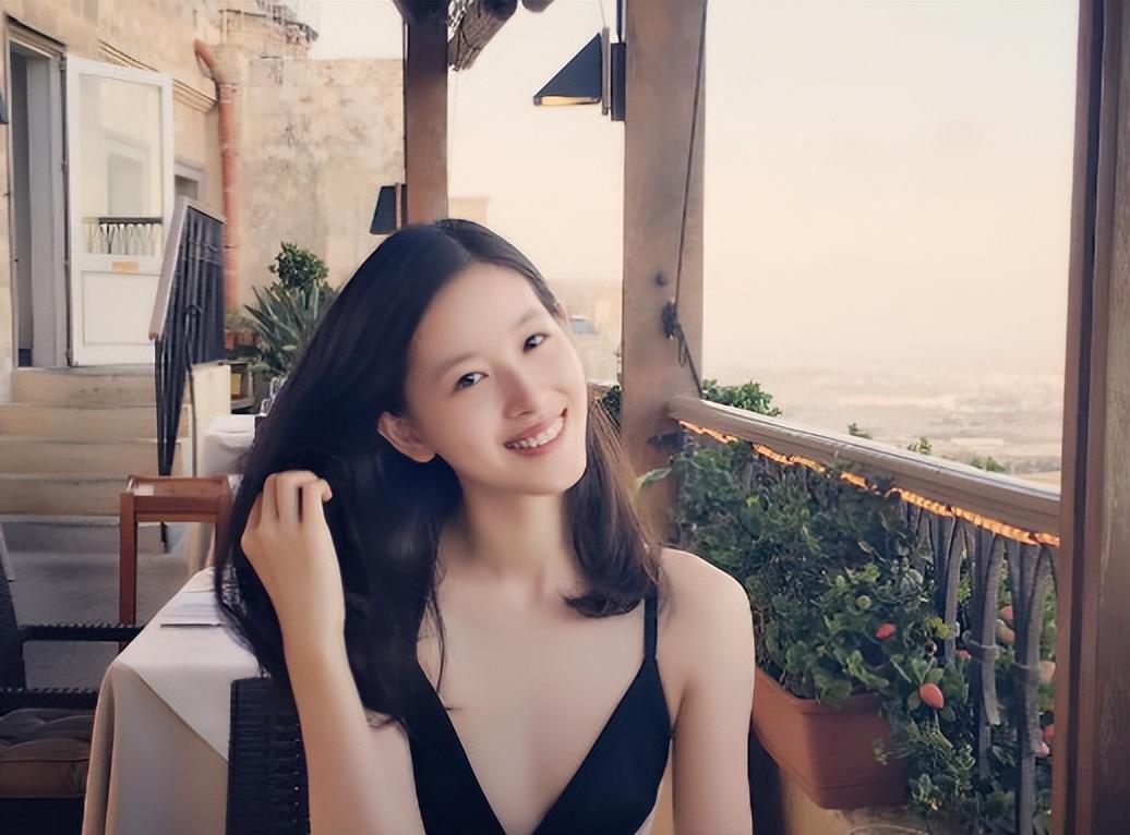 |章泽天：母亲节三倍的爱，暗示自己怀3胎