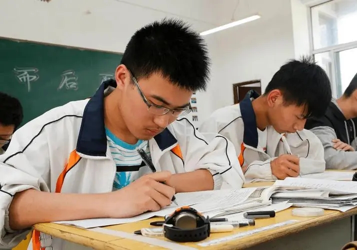 舒城|文理科差距有多大?毕业找工作后才明白的痛,后悔没听家长的话