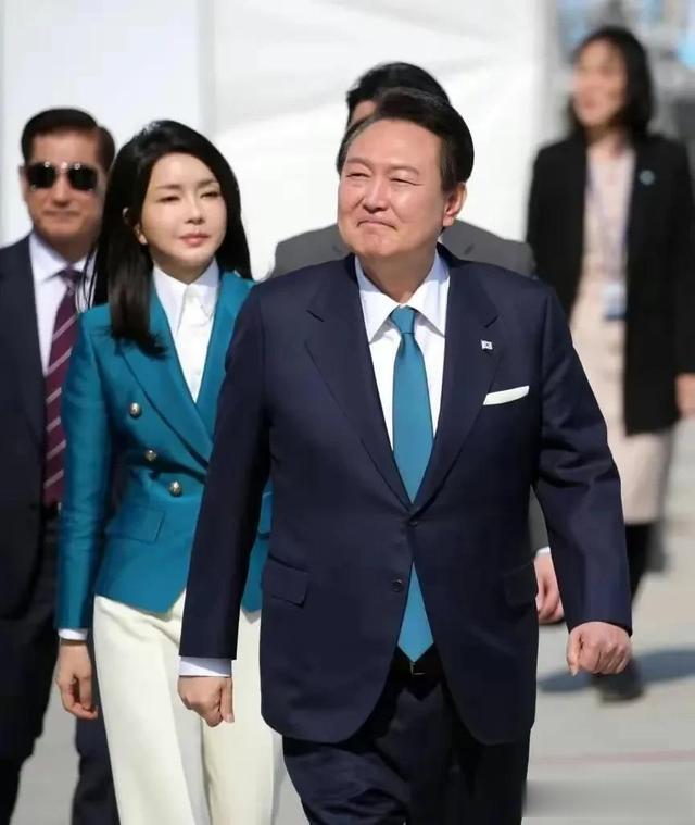 特鲁多 韩国第一夫人难得一见的开怀大笑，在特鲁多面前变害羞少女
