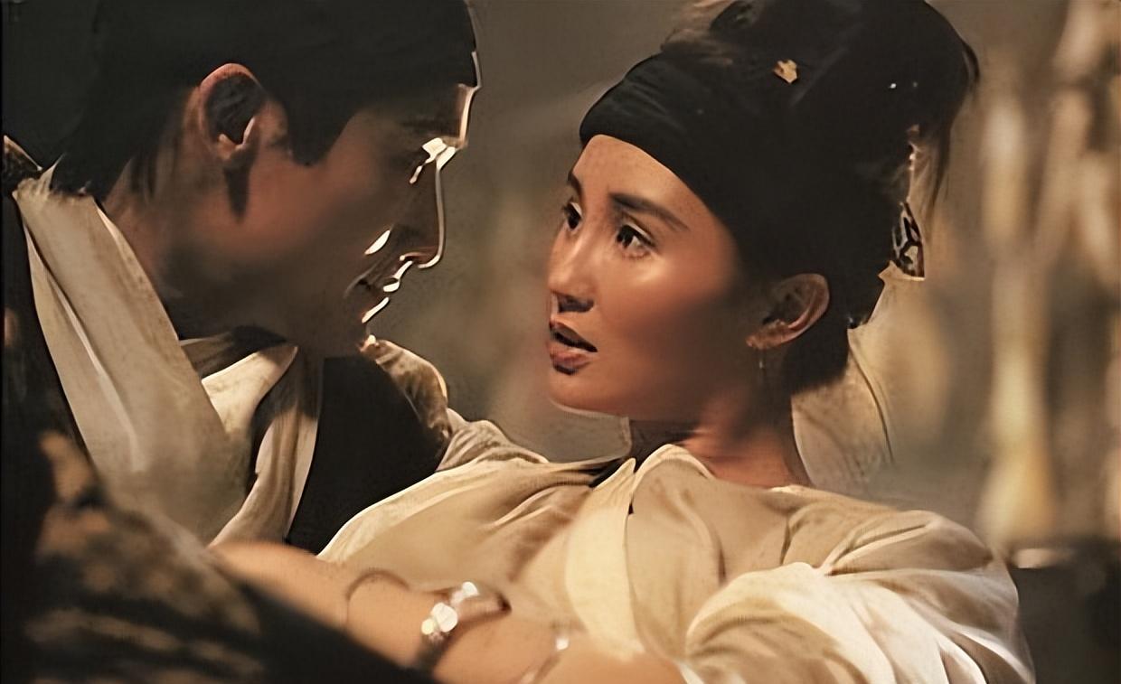 事实证明,“无夫无子”独居贫民窟的张曼玉,已走上另一条道路!