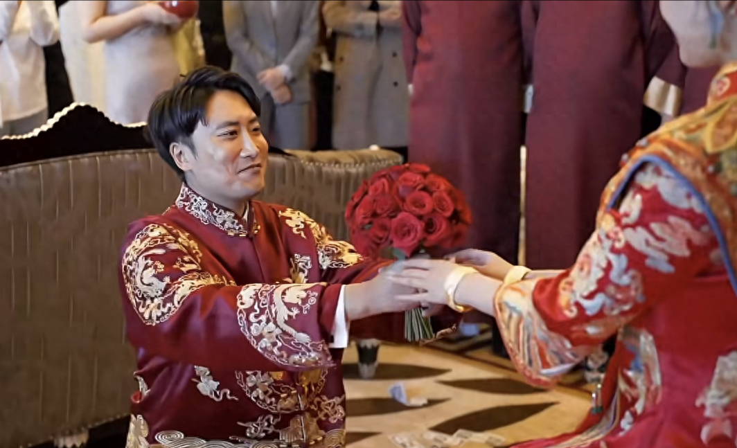 赵本山徒弟“赵玉田”结婚,爸妈一脸不悦,“刘英”戴头纱引争议