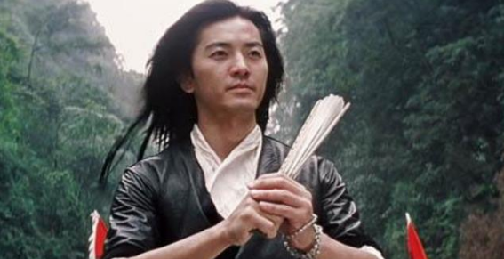 56岁郑伊健不复当年，发福憔悴让人认不出来，身家数亿膝下无子