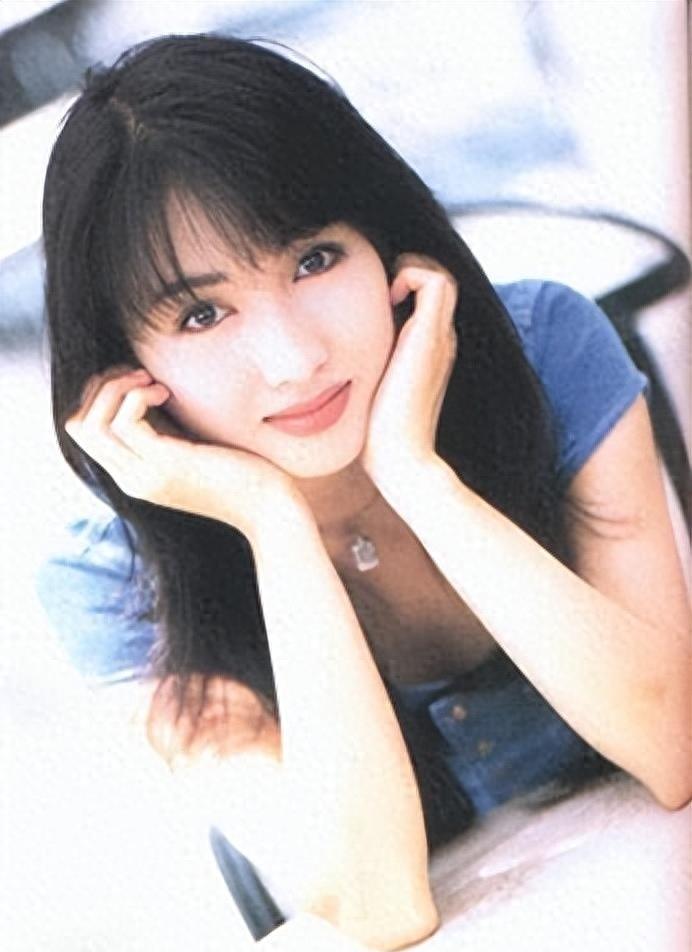 被老头“糟蹋”的5位女星,个个美艳动人,却鲜花插在牛粪上!