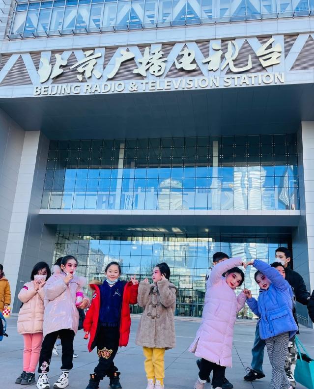 郎鹤炎|德云社郎鹤炎发文,与儿子、女儿互动,帅气的郎子禛备受关注