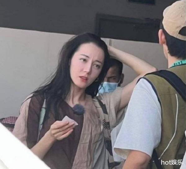 44岁秦岚好年轻!热巴31岁现老态,吐槽节目组截丑图被怼过于自信