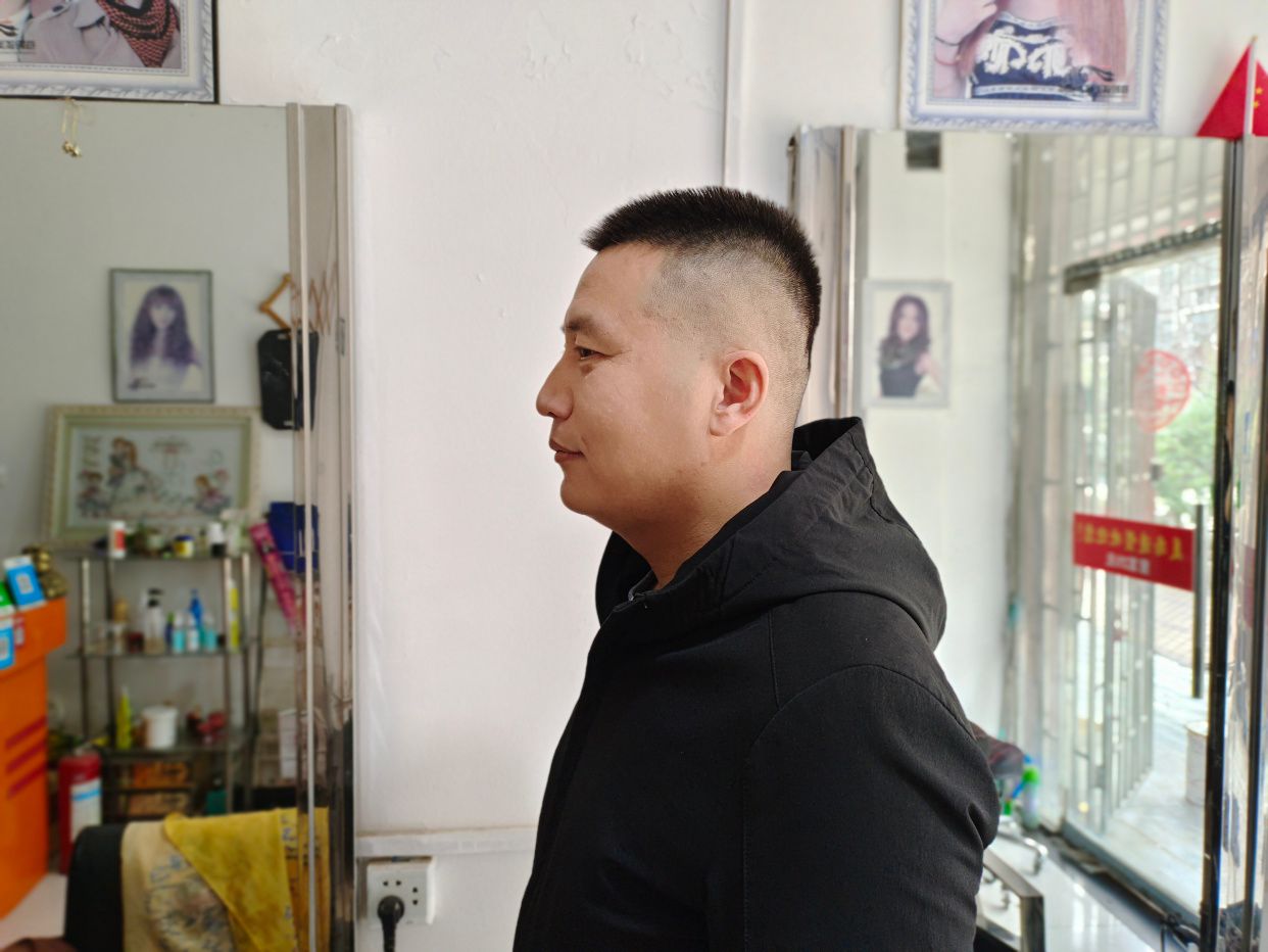 寸头 天热了，是该剪一款男士寸头了，真帅气