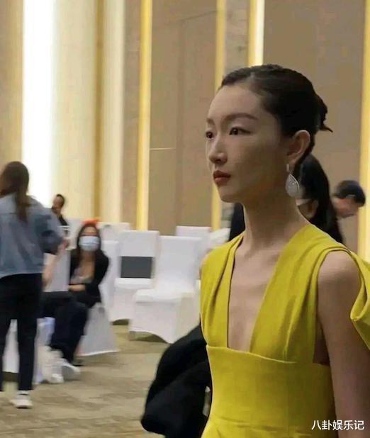 盘点娱乐圈那些包装出来的“完美女神”，蒋欣壮硕，鞠婧祎太矮，杨紫风格土