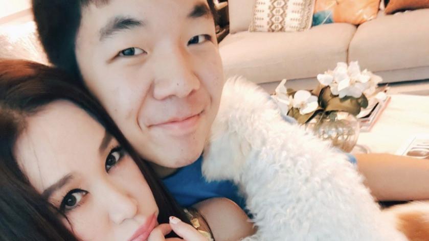 温碧霞甜喊养子小情人，庆祝其美国归来，13岁长相老成像31岁